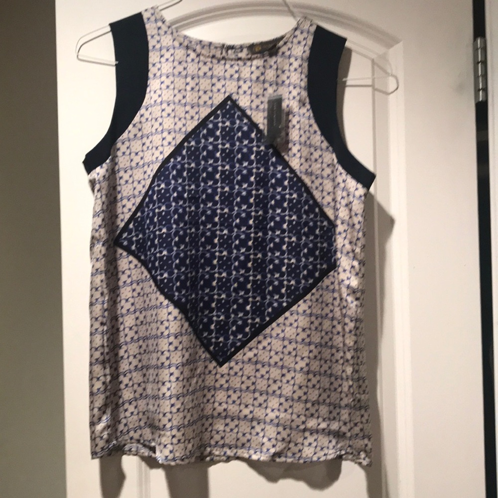 NWT women’s sleeveless top size small. The Limited